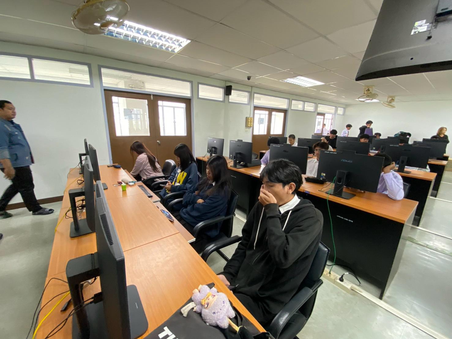 7. คณะเทคโนโลยีอุตสาหกรรม มหาวิทยาลัยราชภัฏกำแพงเพชร จัดโครงการอบรมและพัฒนาทักษะภาษาอังกฤษและมาตรฐานคอมพิวเตอร์ สำหรับนักศึกษาชั้นปีที่ 1